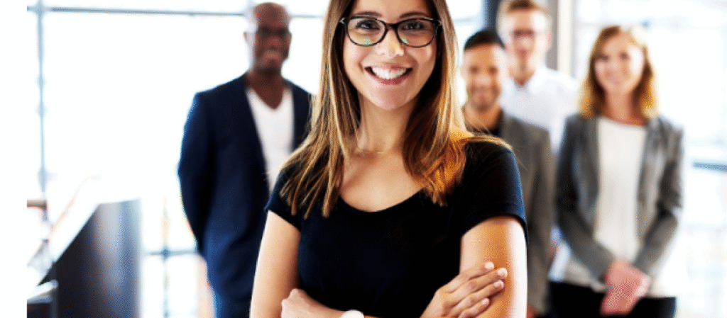 Equipo de Gestoría para autónomos Latinos al Día sonriendo para enseñarse quienes somos